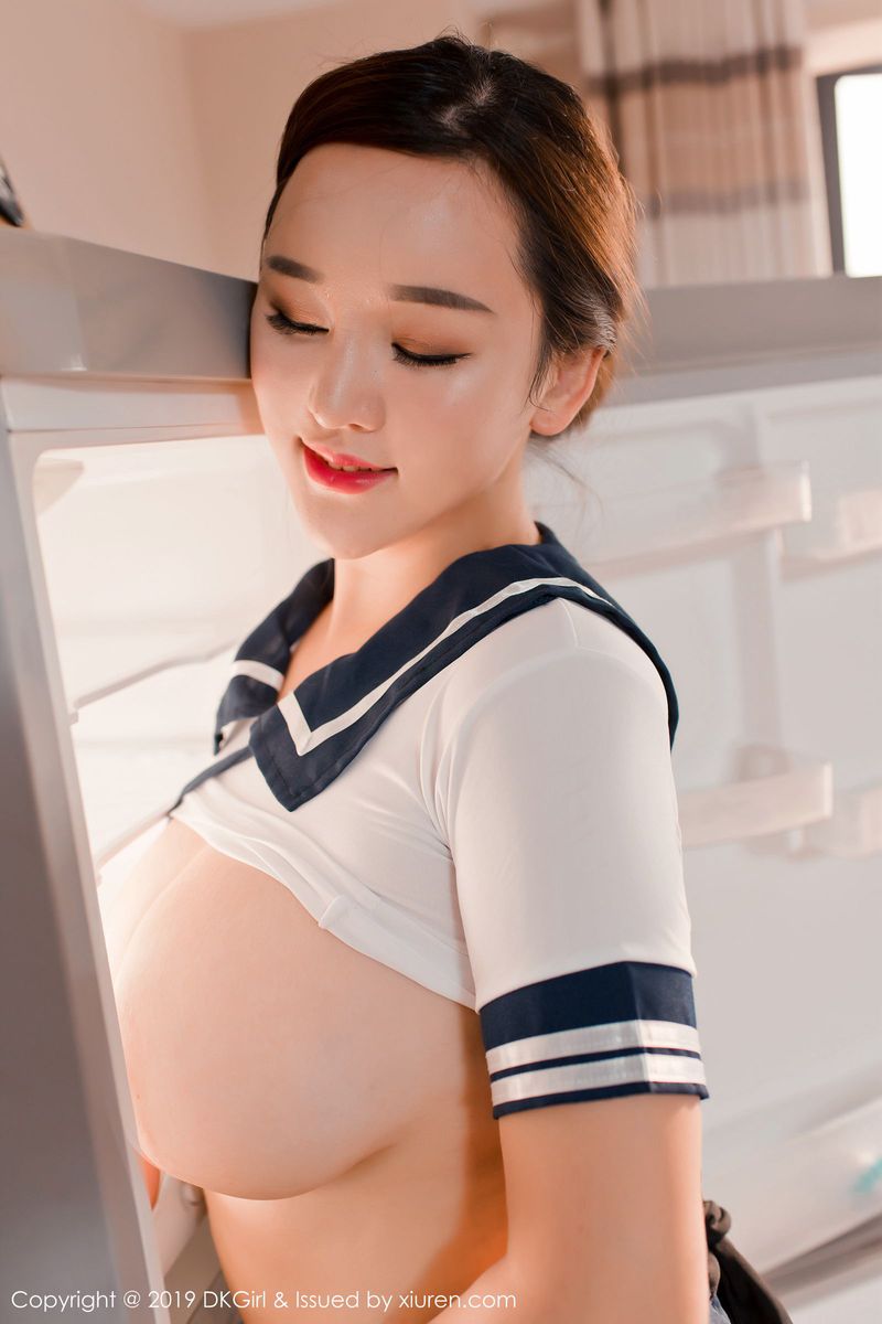 御女郎美女御姐潘琳琳ber爆乳翘臀学生装制服诱惑私房套图