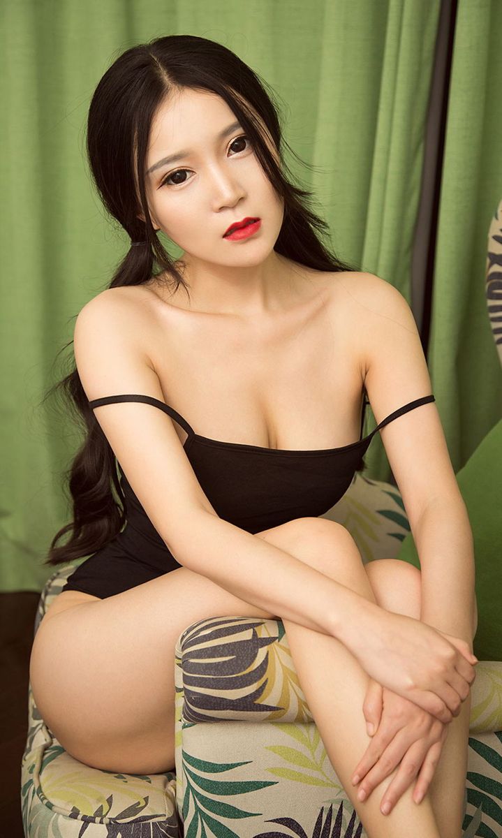 尤果网双马尾美女模特孙豆豆暖色调空间尽显伊人芳华写真