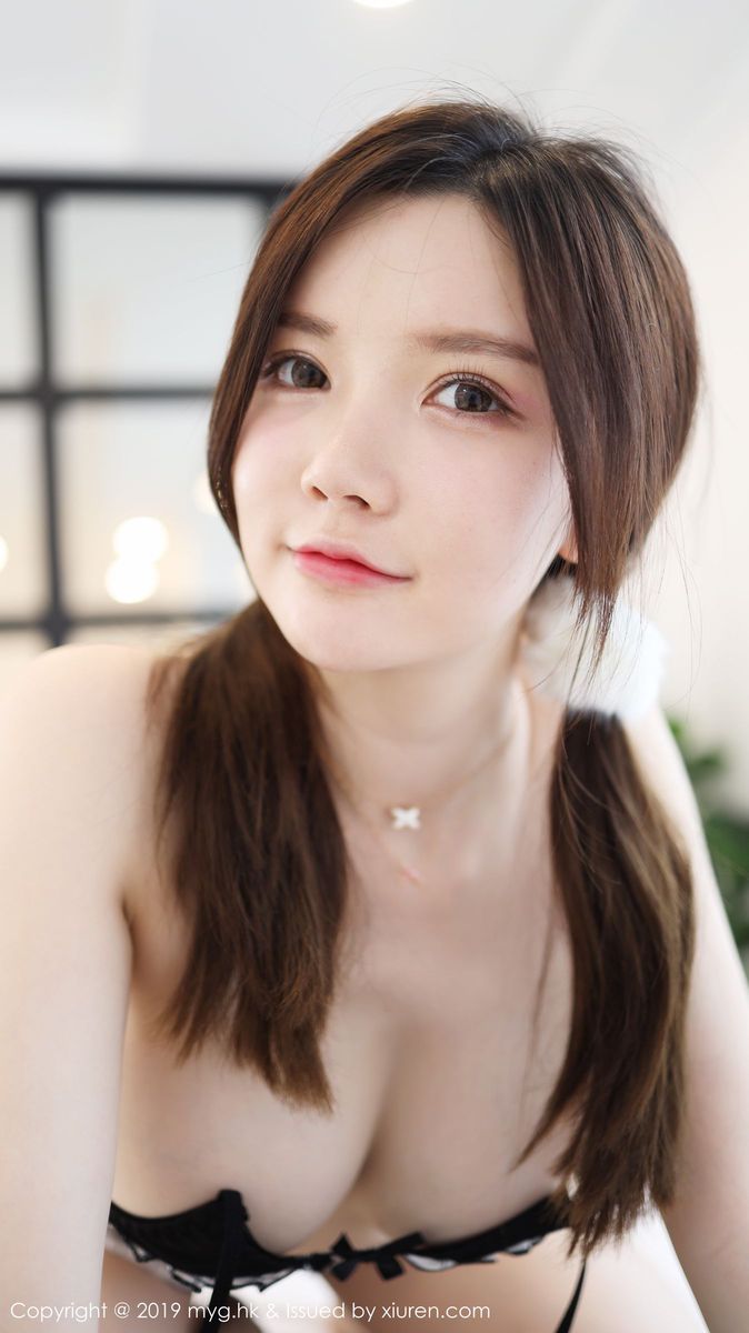 美媛馆双马尾美女糯美子Mini童颜巨乳三点式比基尼清甜套图