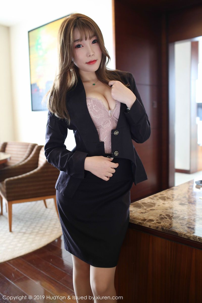 花の颜性感女神芝芝Booty职场OL制服诱惑周末套餐套图