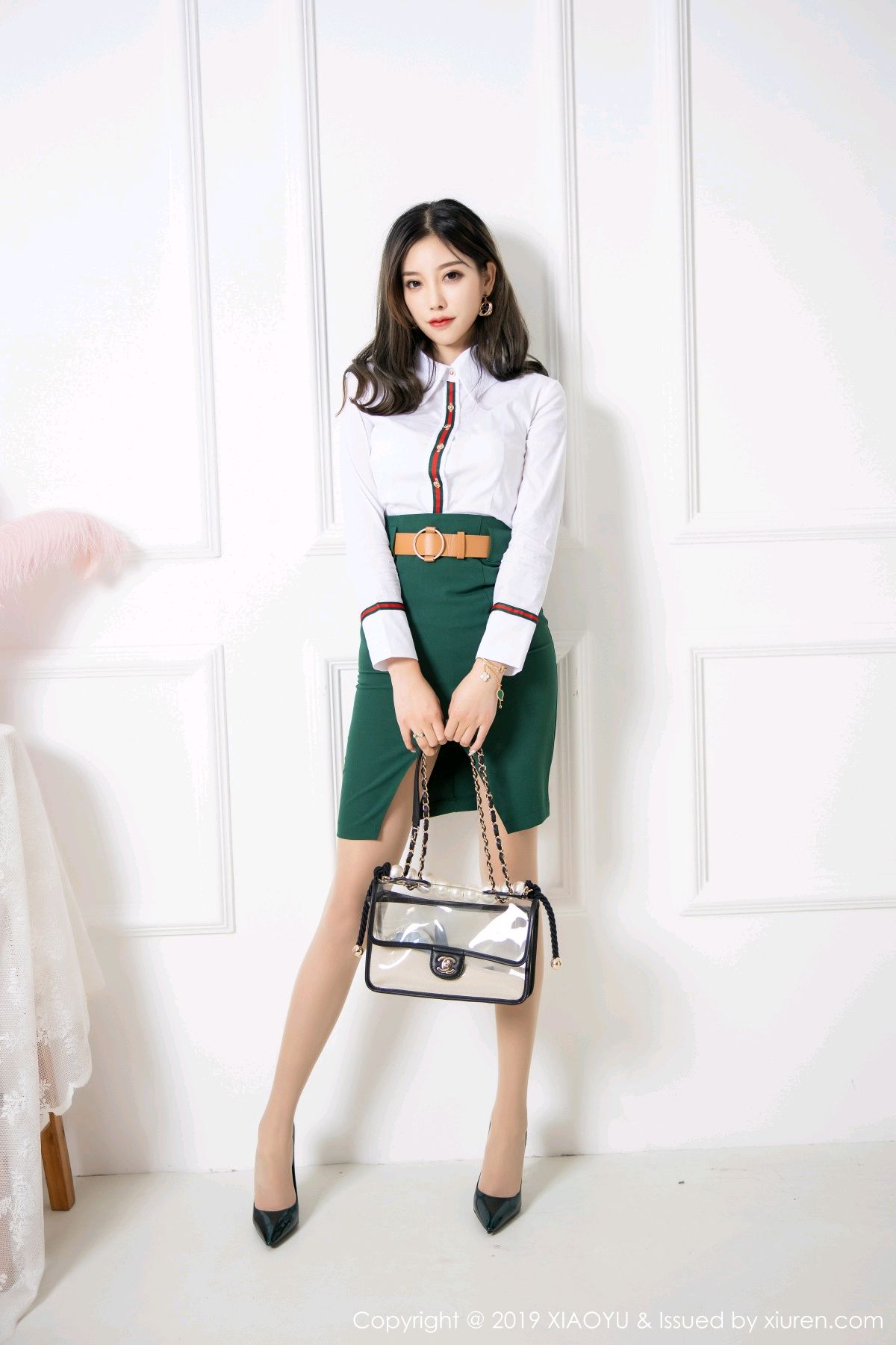 语画界性感女神杨晨晨sugar白衬衫丝袜美腿气质撩人清透写真