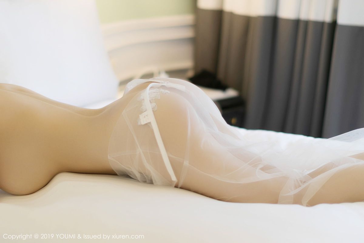 尤蜜荟性感女神黄乐然丝袜美腿镂空薄纱富国岛大尺度旅拍