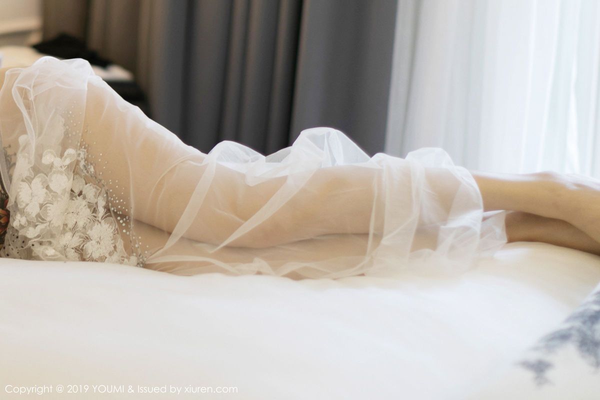 尤蜜荟性感女神黄乐然丝袜美腿镂空薄纱富国岛大尺度旅拍