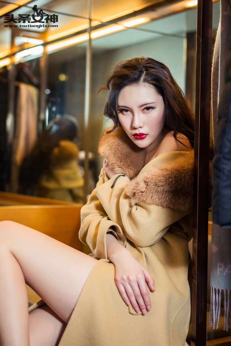 头条女神性感美女米娅Mia美腿翘臀内衣诱惑妖冶美套图