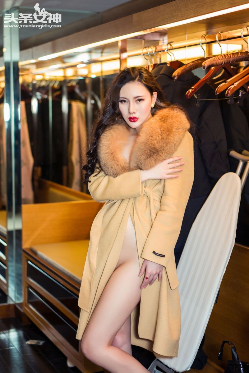 头条女神性感美女米娅Mia美腿翘臀内衣诱惑妖冶美套图