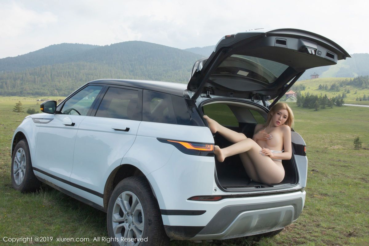 秀人网美女模特萌汉药baby精彩户外车拍丝袜媚态东欧旅拍