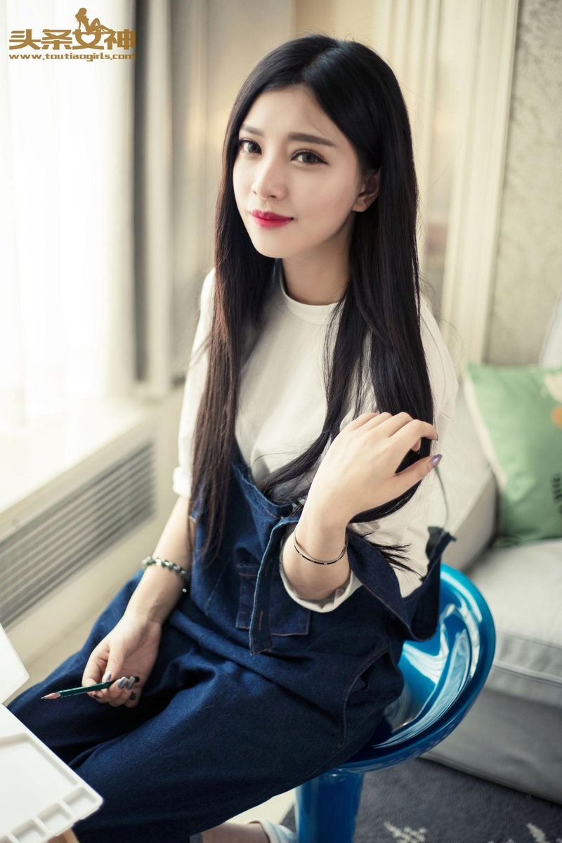 头条女神艺术系美少女flowers梵梵清纯本质略带小性感套图