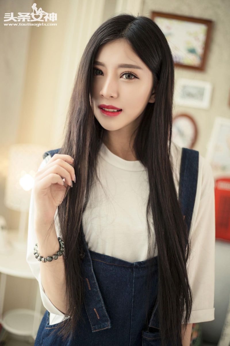 头条女神艺术系美少女flowers梵梵清纯本质略带小性感套图