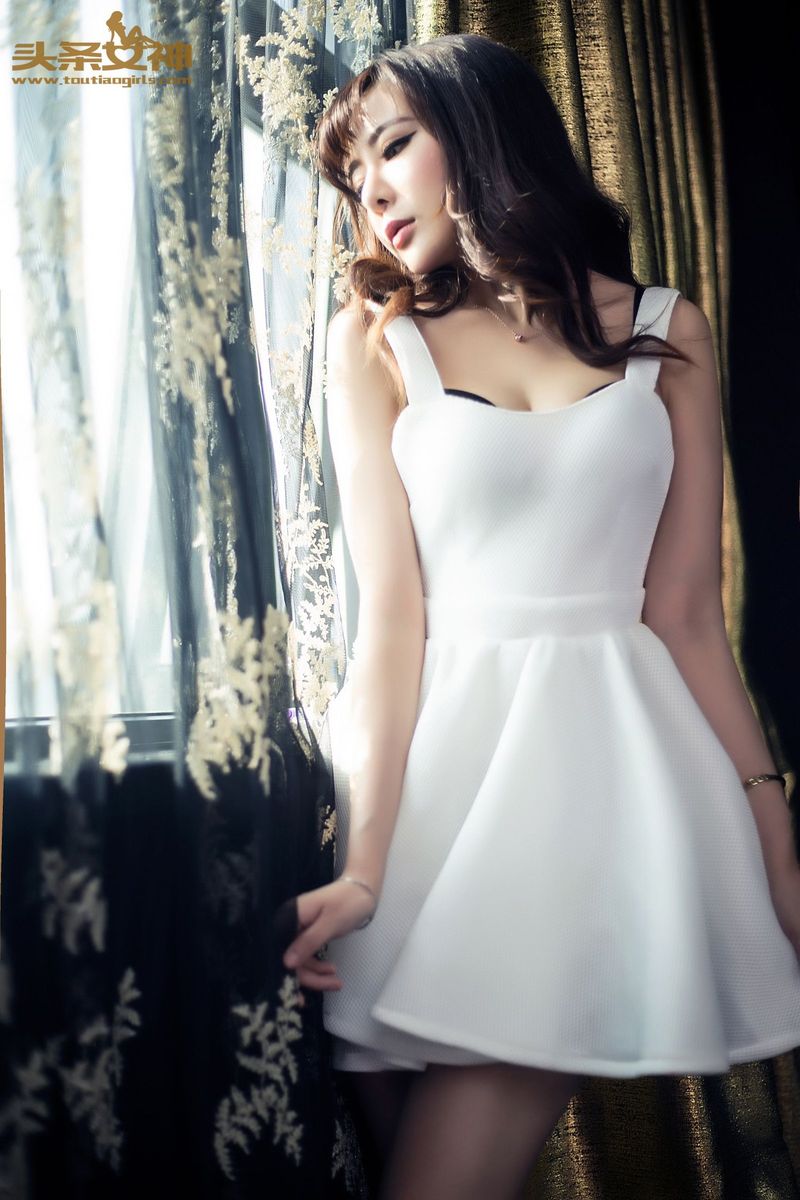 头条女神美腿皇后胡宴绮小洋装黑色透视薄纱内衣诱惑写真