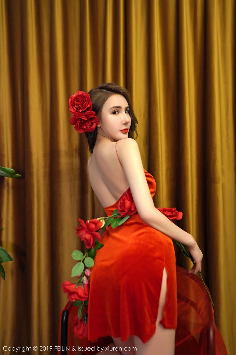 嗲囡囡美女模特伍月yuer红色情趣旗袍职场OL装扮性感写真