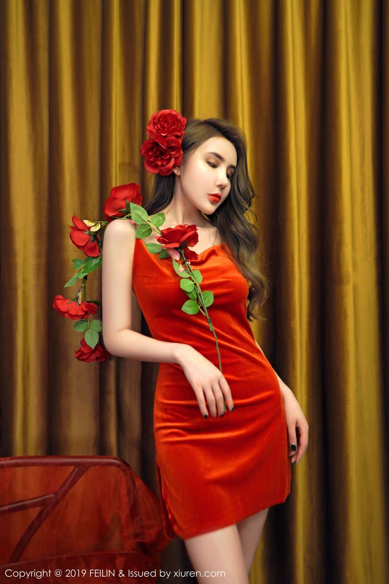 嗲囡囡美女模特伍月yuer红色情趣旗袍职场OL装扮性感写真