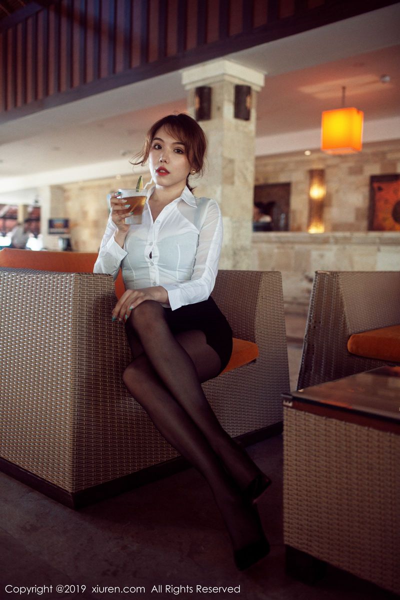 秀人网性感女神黄乐然职场OL女秘书装扮极致灵动诱惑美图