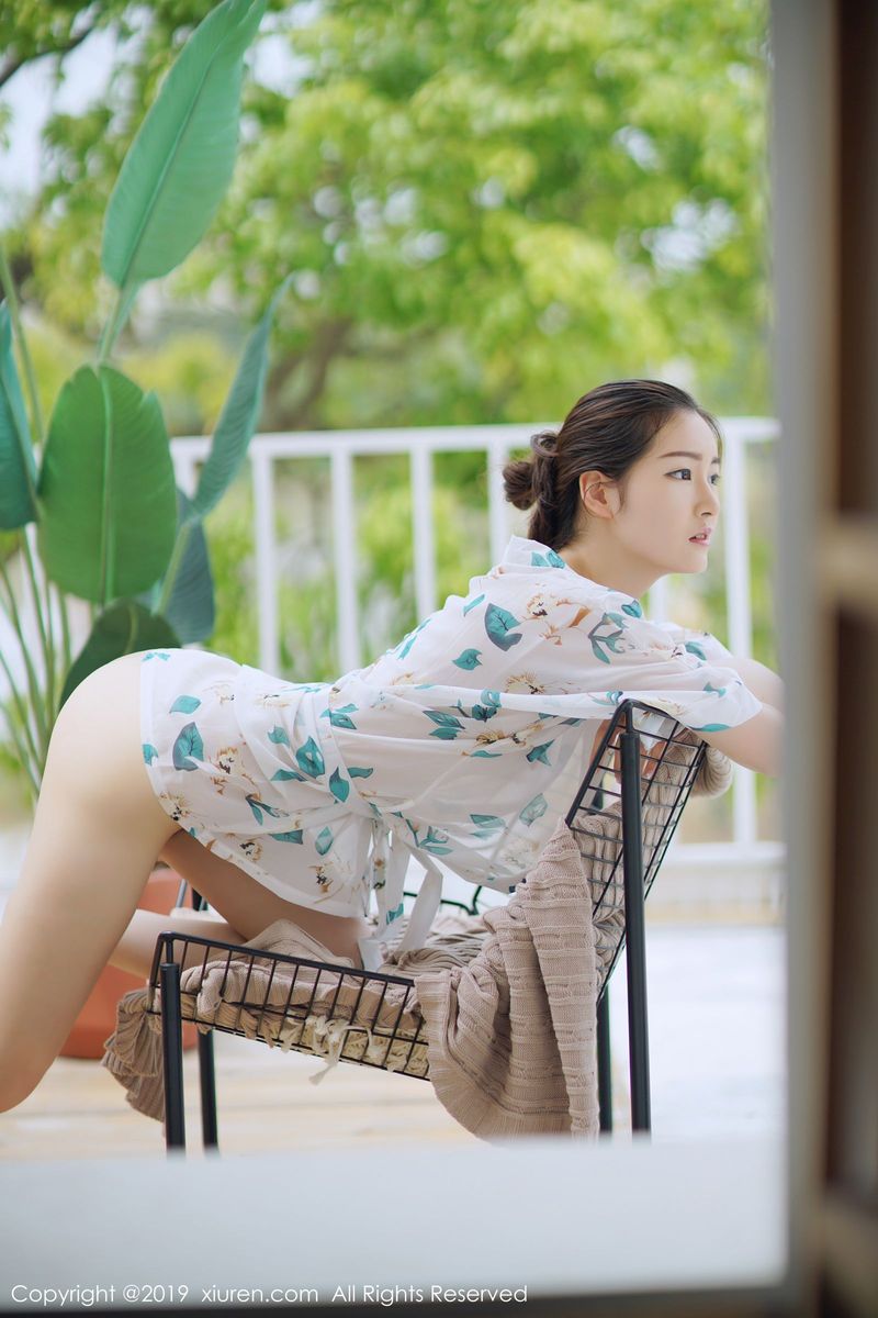 秀人网性感女神沈梦瑶白嫩美胸诱惑翘臀户外大尺度写真