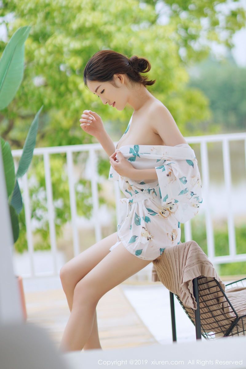 秀人网性感女神沈梦瑶白嫩美胸诱惑翘臀户外大尺度写真