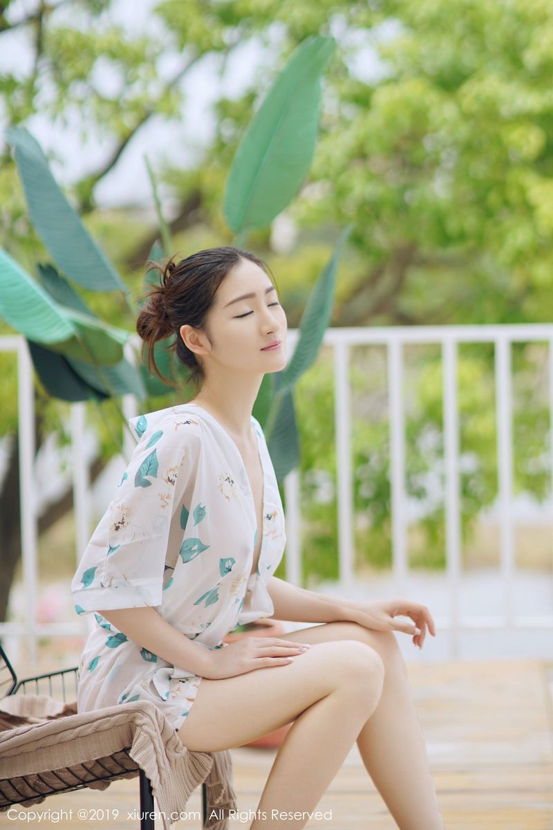 秀人网性感女神沈梦瑶白嫩美胸诱惑翘臀户外大尺度写真