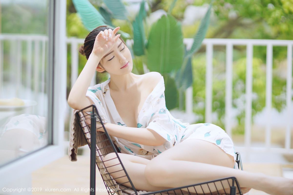 秀人网性感女神沈梦瑶白嫩美胸诱惑翘臀户外大尺度写真