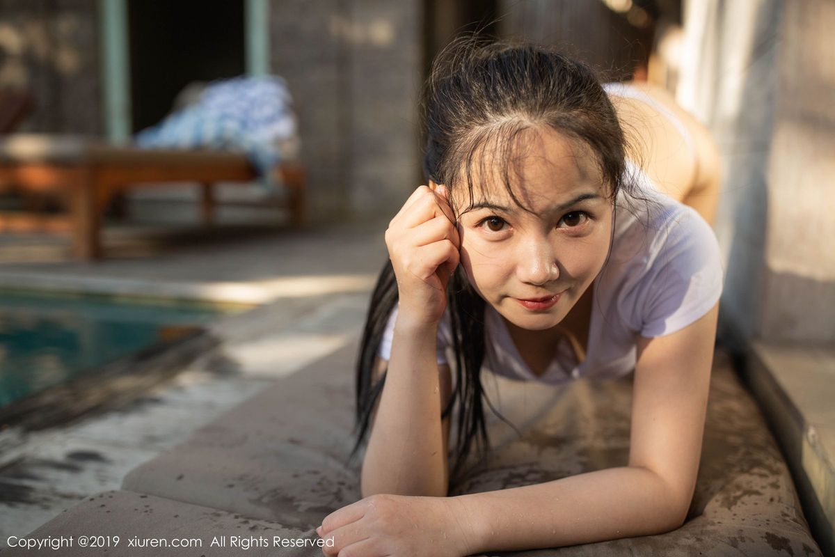 秀人网性感女神徐微微mia泳池美胸翘臀湿身诱惑巴厘岛旅拍
