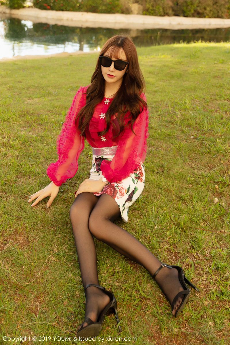 尤蜜荟性感女神周于希Sandy黑丝美腿翘臀美胸诱人魅力套图