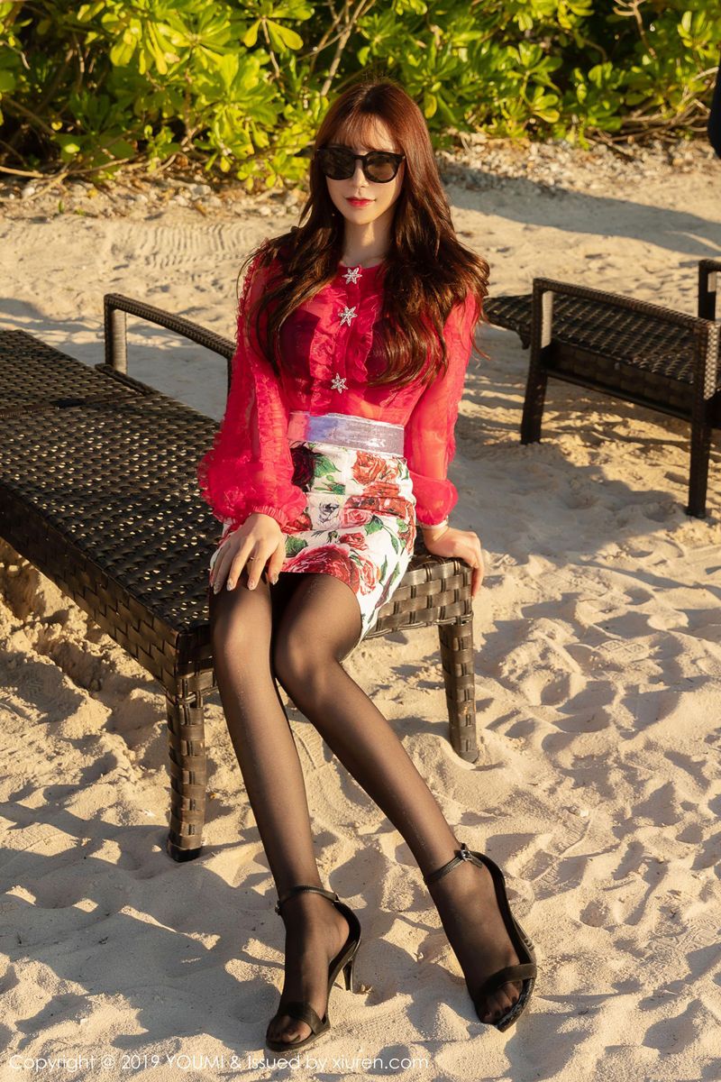 尤蜜荟性感女神周于希Sandy黑丝美腿翘臀美胸诱人魅力套图