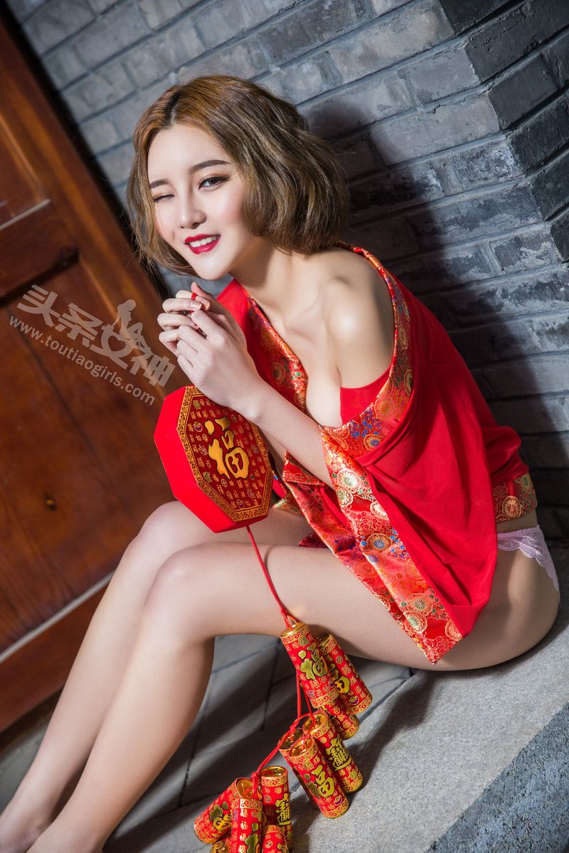 头条女神性感姐妹花贾丹&梦心玥美腿翘臀大尺度春节特刊