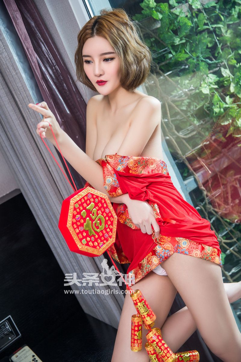 头条女神性感姐妹花贾丹&梦心玥美腿翘臀大尺度春节特刊