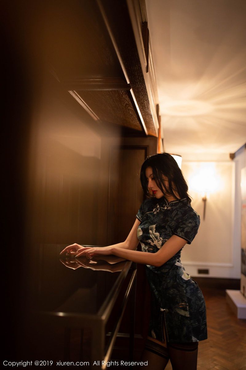 秀人网性感女神就是阿朱啊韵味旗袍黑丝美腿诱人翘臀美图