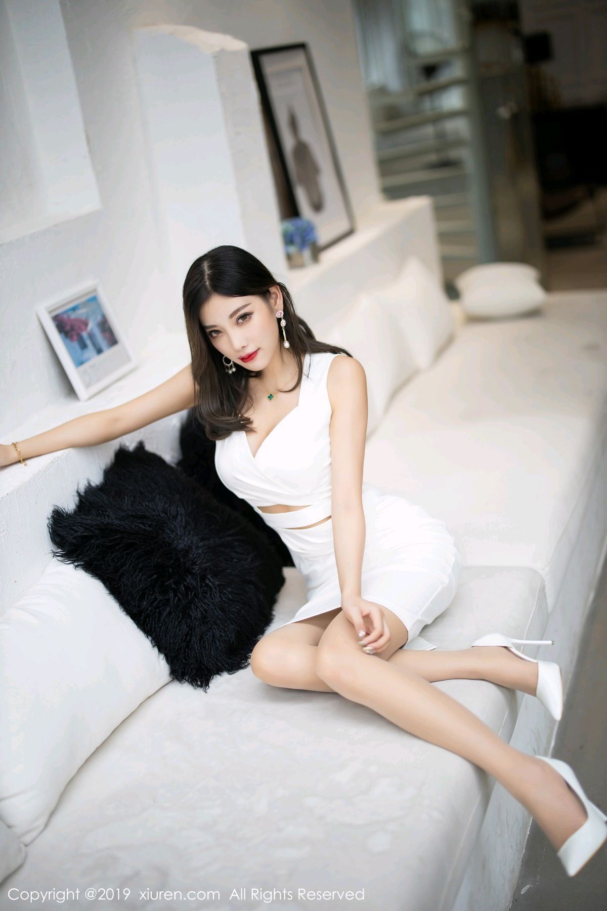 秀人网性感女神杨晨晨sugar白色长裙丝袜美腿足量精彩美图