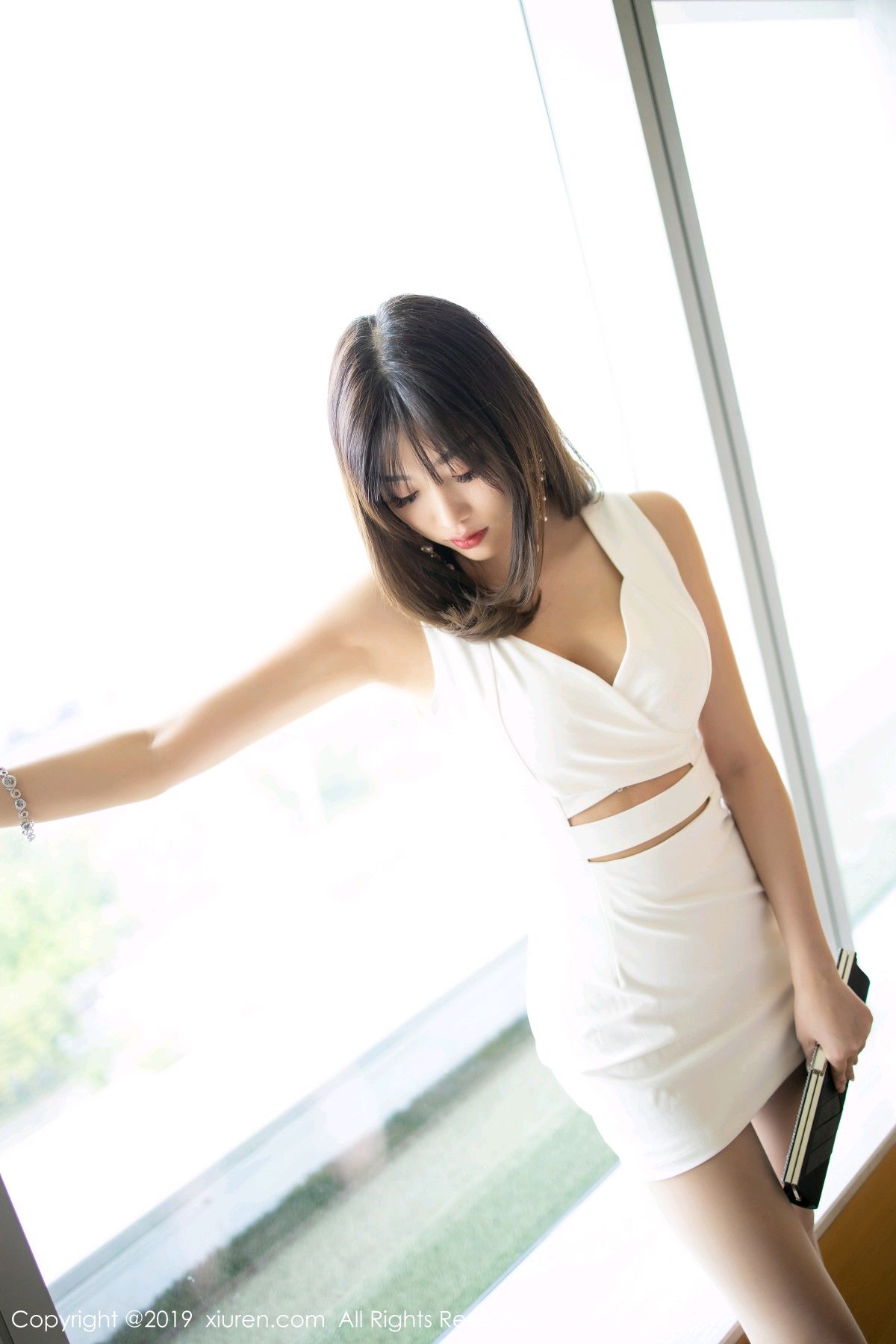 秀人网性感女神杨晨晨sugar白色长裙丝袜美腿足量精彩美图