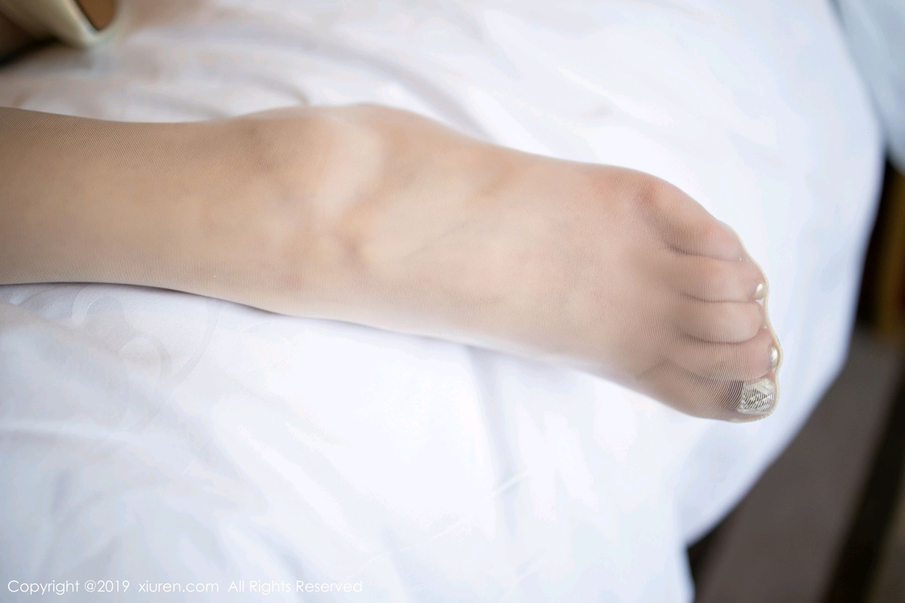 秀人网性感女神杨晨晨sugar白色长裙丝袜美腿足量精彩美图