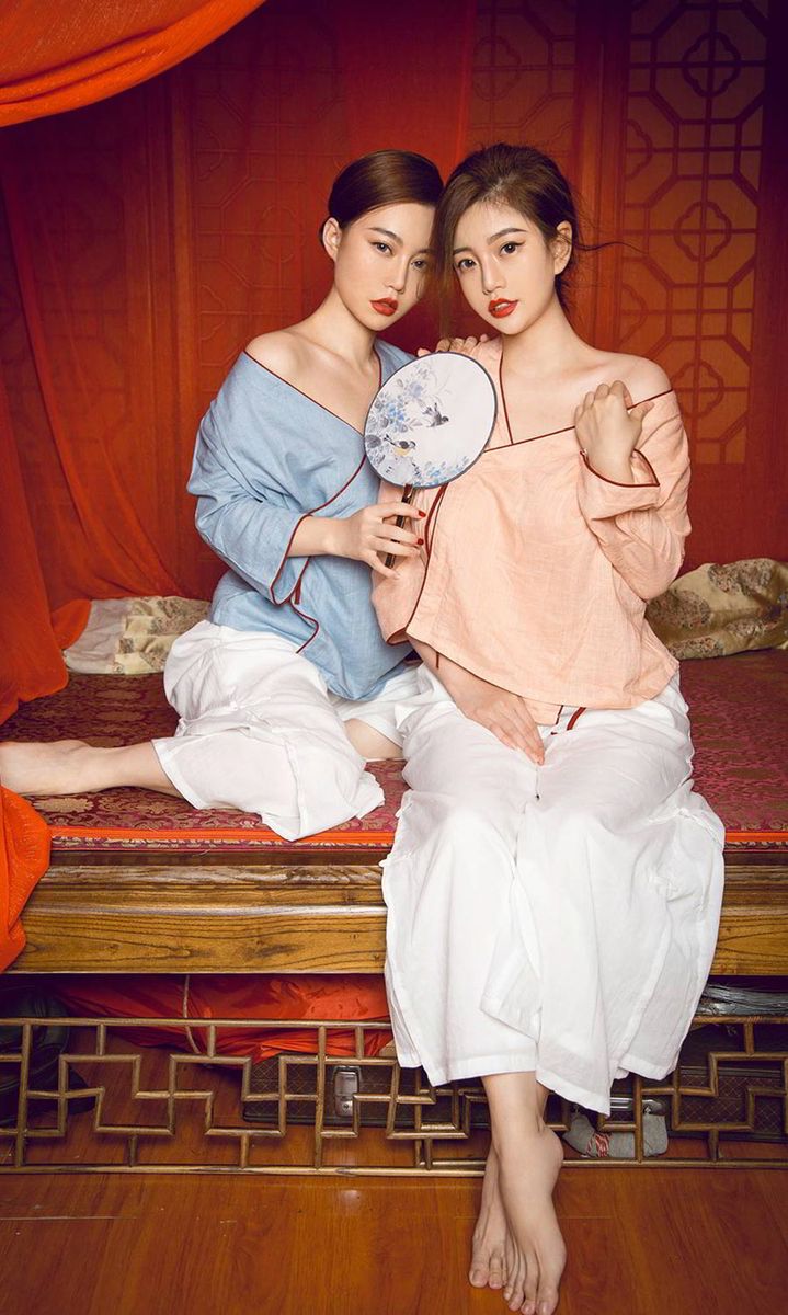 尤果网性感姐妹花孟十朵&刘邦妮中秋主题美胸长腿赏心悦慕