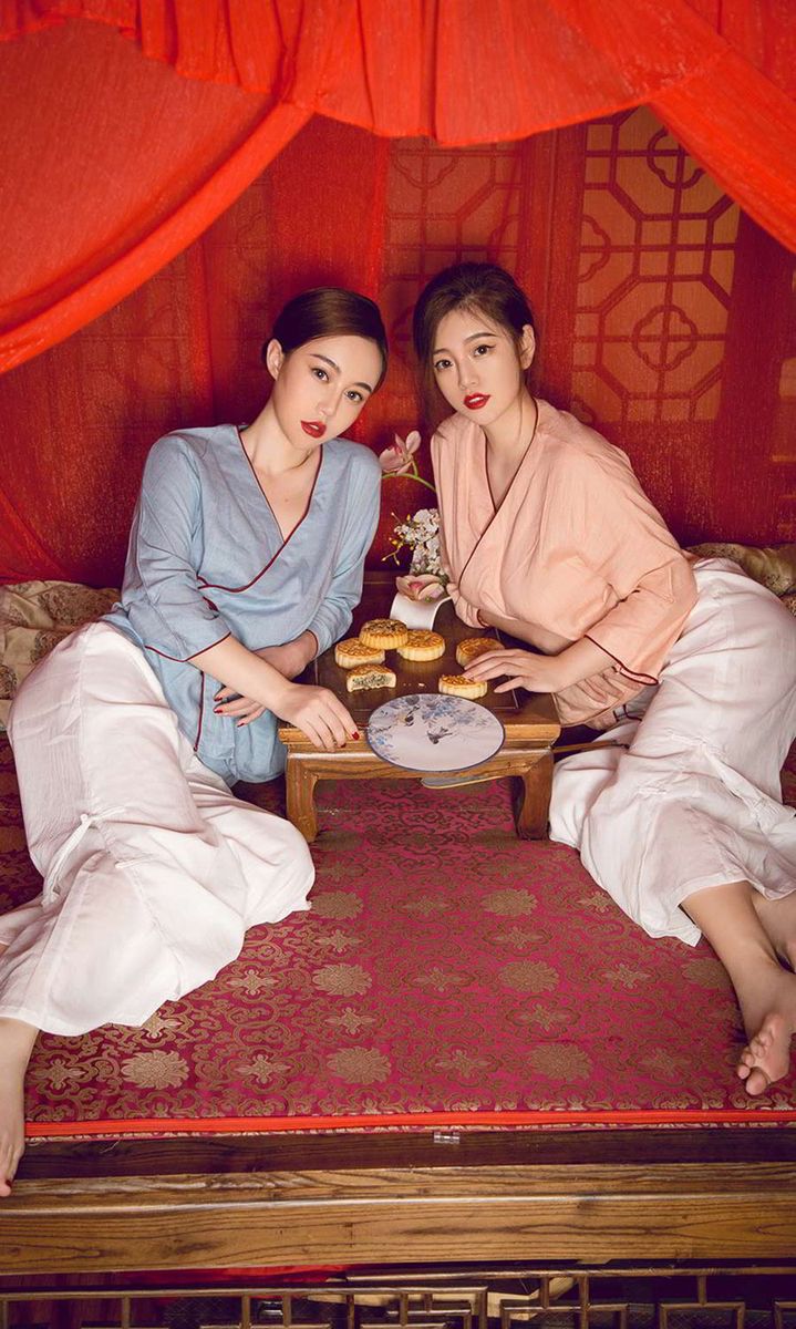 尤果网性感姐妹花孟十朵&刘邦妮中秋主题美胸长腿赏心悦慕