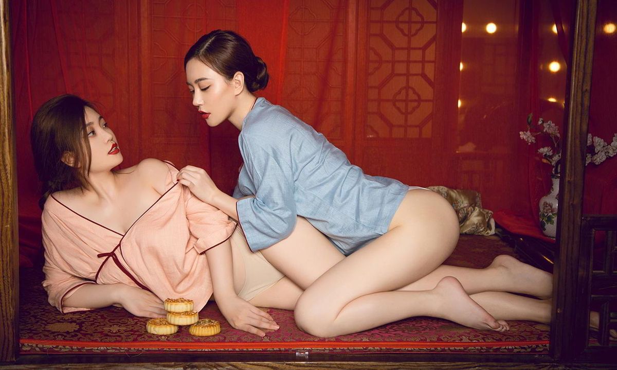 尤果网性感姐妹花孟十朵&刘邦妮中秋主题美胸长腿赏心悦慕
