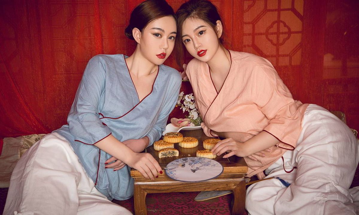 尤果网性感姐妹花孟十朵&刘邦妮中秋主题美胸长腿赏心悦慕