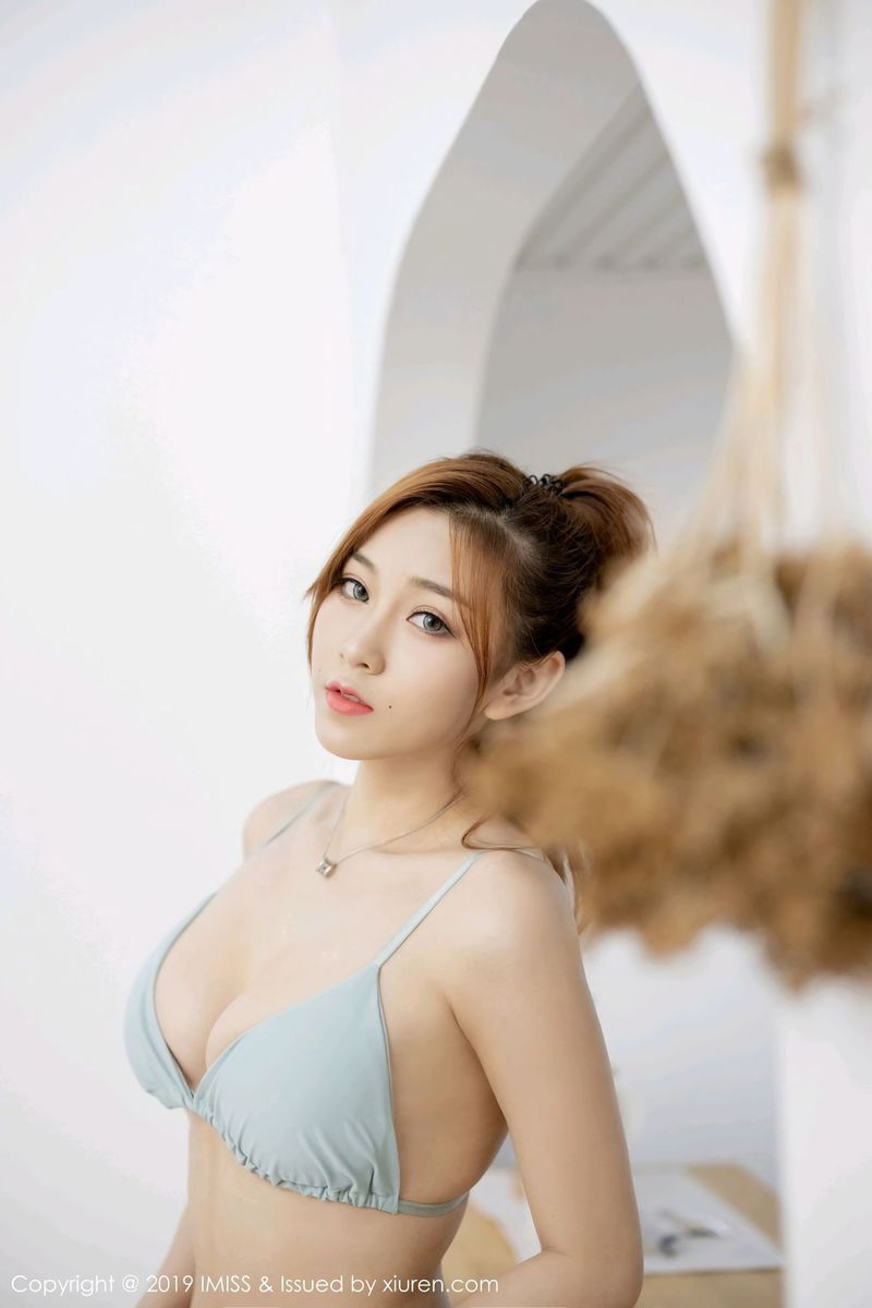 爱蜜社新人嫩模莉娜lena白皙美胸内衣诱惑气质袅袅性感写真