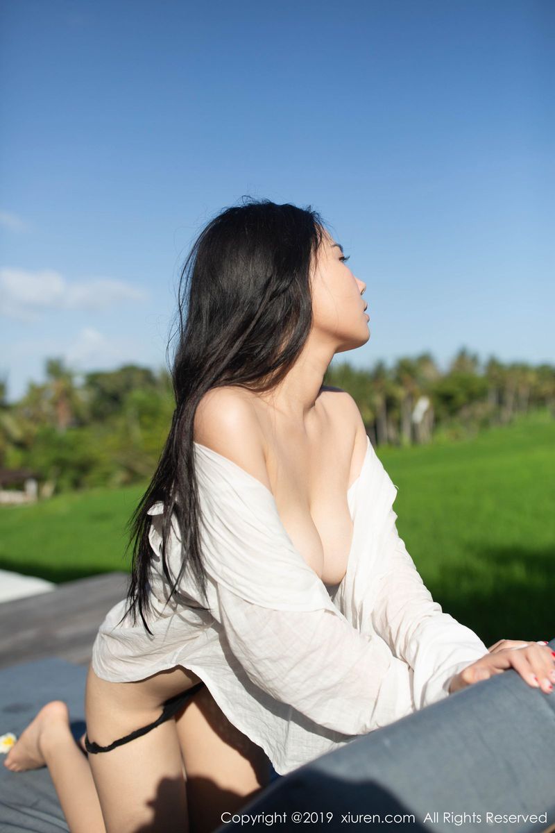 秀人网性感女神徐微微mia白衬衫湿身诱惑大尺度巴厘岛旅拍