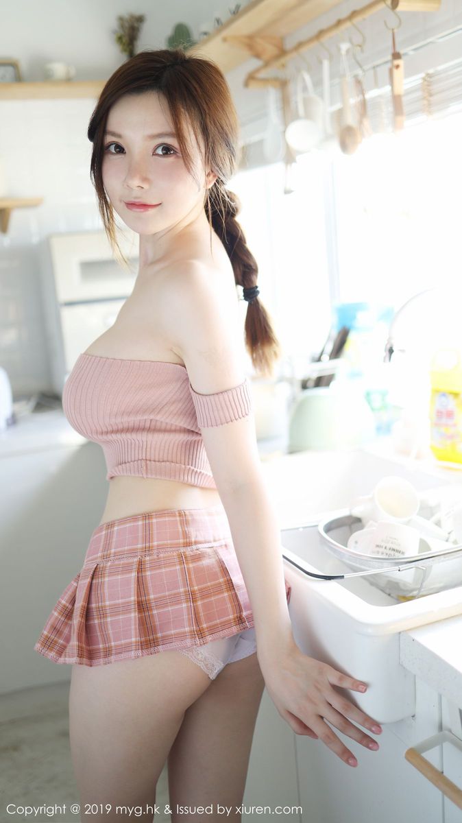 美媛馆性感女神糯美子Mini童颜巨乳女仆制服诱惑私房写真
