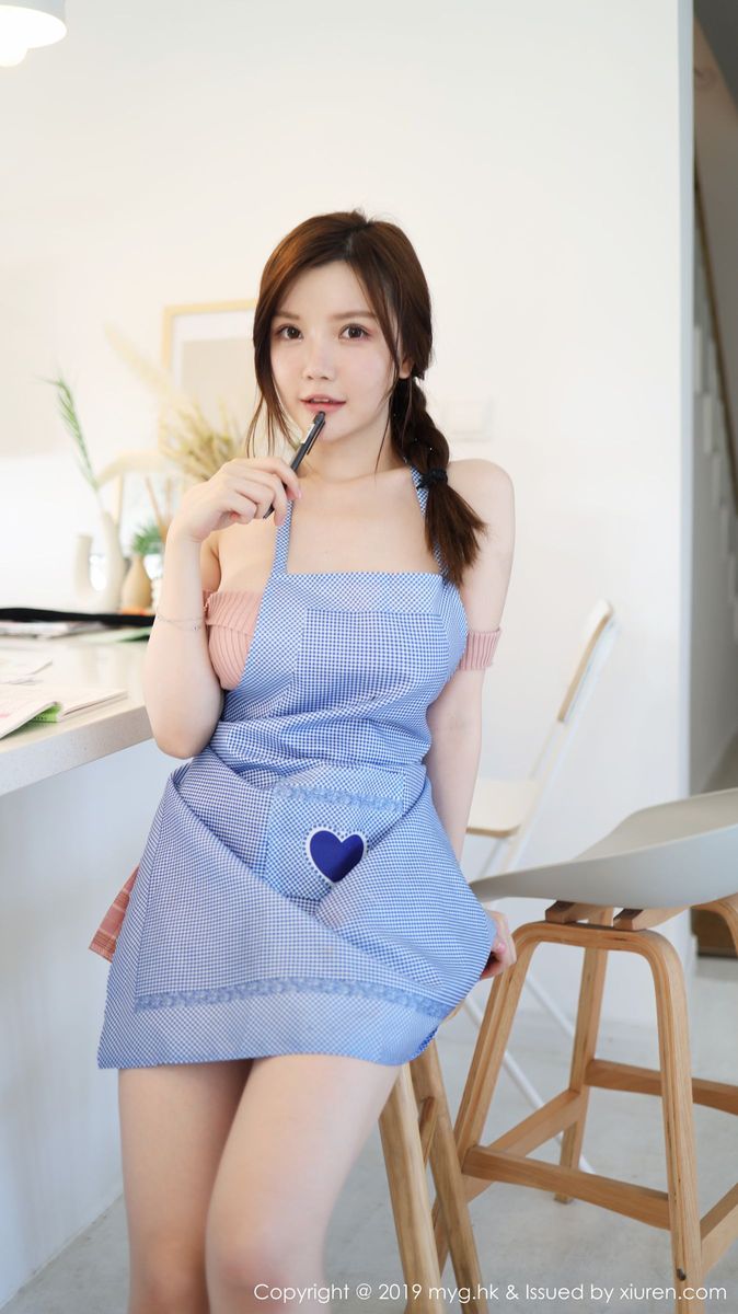 美媛馆性感女神糯美子Mini童颜巨乳女仆制服诱惑私房写真