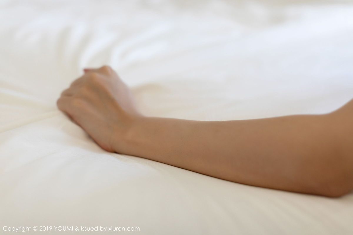 尤蜜荟性感女神王雨纯雪白肌肤艳红色内衣诱惑富国岛旅拍