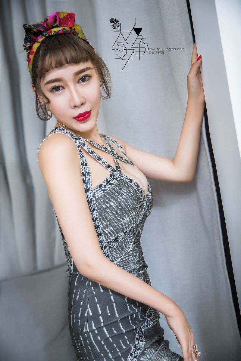 头条女神大胸美女颜美汐修长美腿高跟鞋情趣内衣诱惑写真