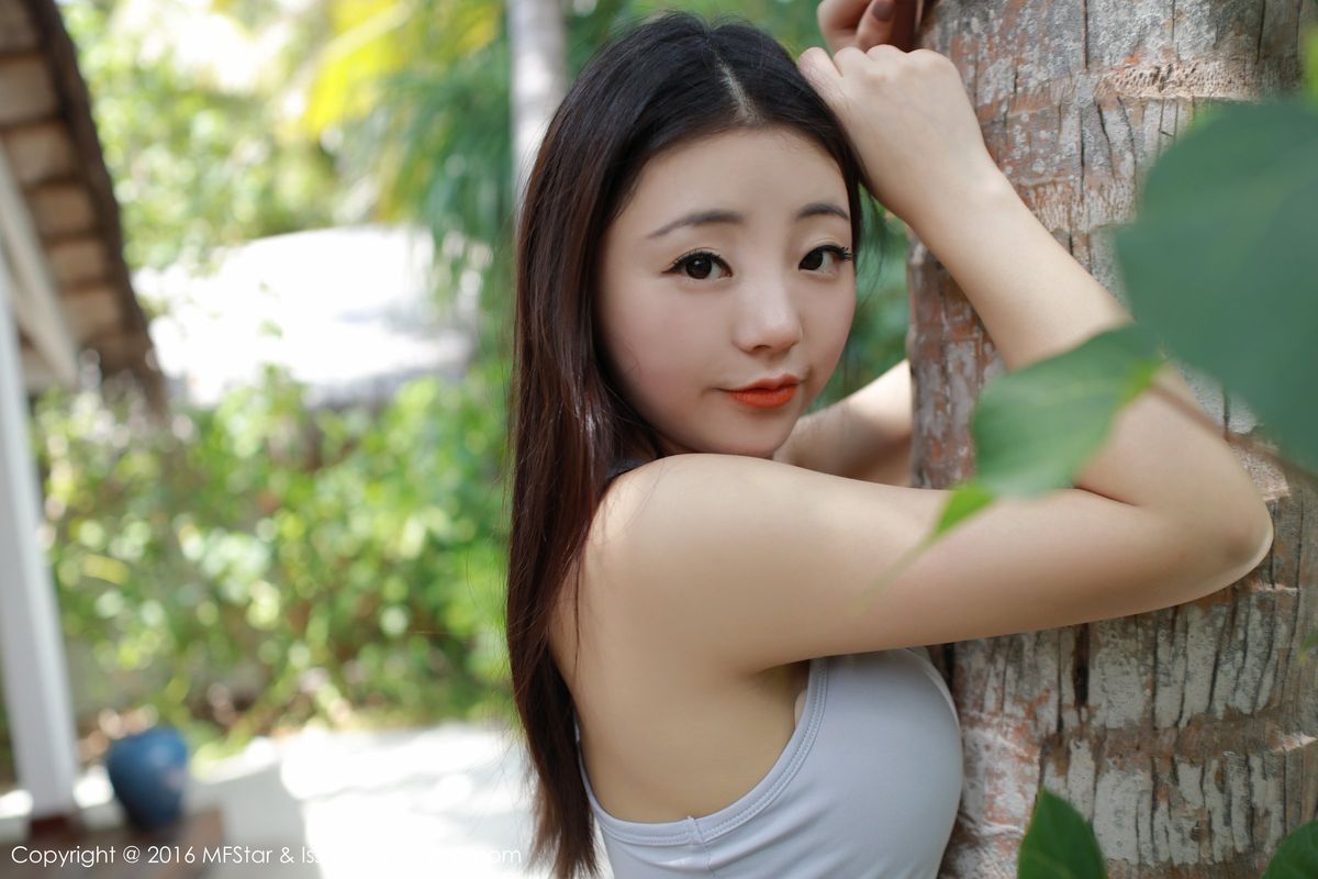 模范学院性感美女佘贝拉bella牛仔热裤翘臀美腿马尔代夫旅拍