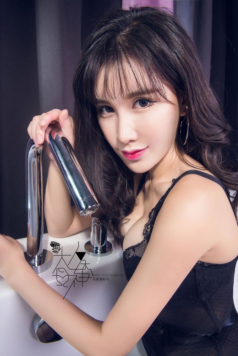 头条女神性感女神张梦艺丝袜美腿内衣诱惑人妻楷模写真