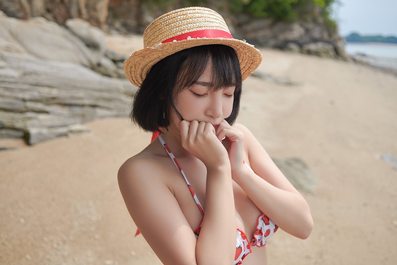 草莓小妹卿卿玉足酥胸等你一口吃掉