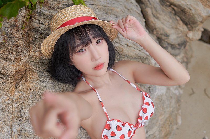 草莓小妹卿卿玉足酥胸等你一口吃掉