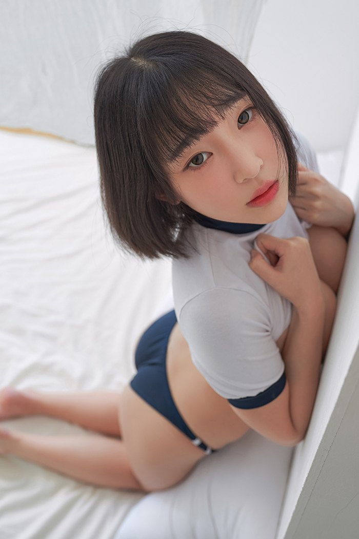 草莓小妹卿卿玉足酥胸等你一口吃掉