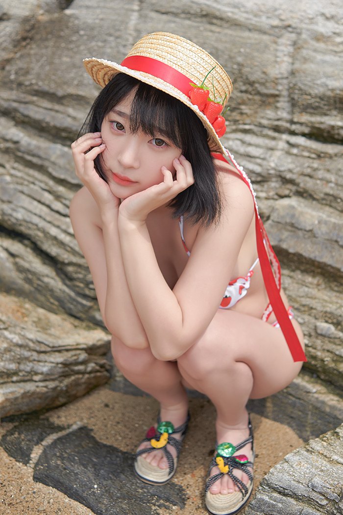 草莓小妹卿卿玉足酥胸等你一口吃掉