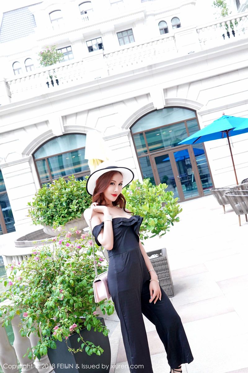 嗲囡囡性感女神曼苏拉娜胶带遮胸娇羞含情大尺度完美写真