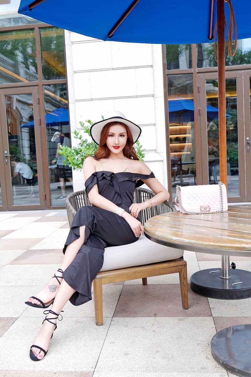 嗲囡囡性感女神曼苏拉娜胶带遮胸娇羞含情大尺度完美写真