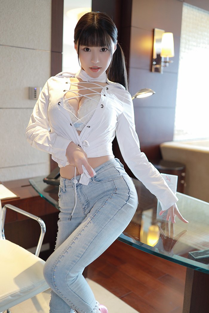 天生尤物朱可儿童颜巨乳等你爱抚