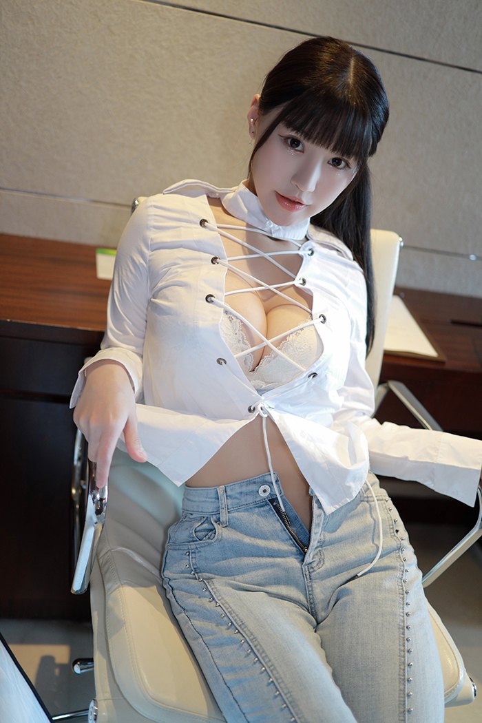 天生尤物朱可儿童颜巨乳等你爱抚