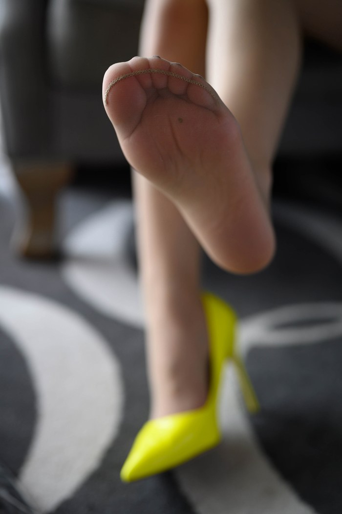 网红美女周于希肉丝美腿喷血诱惑